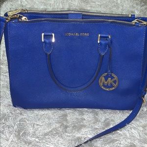 Michael kors tote crossbody
